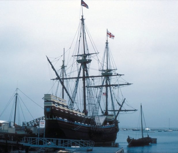 Navio Mayflower II atracado no porto de Plymouth, Massachusetts