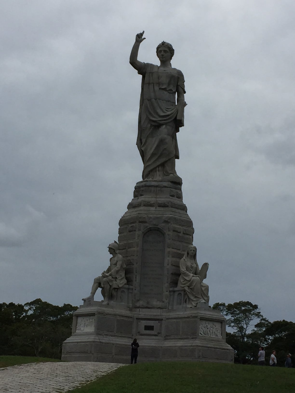 Monumento Nacional aos Antepassados em Plymouth, Massachusetts